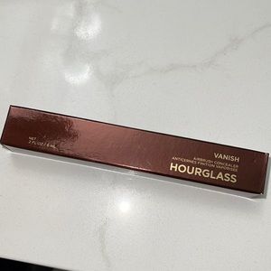 HOURGLASS Vanish airbrush concealer